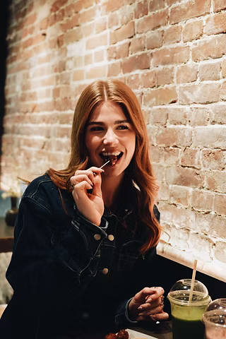 Amazing Oriental — Bal, zoetzure saus, ingemaakte groenten, bosui.